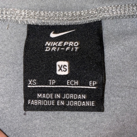 Nike Half-Zip Pullover - Picture 2 of 2